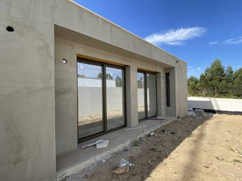 Moradia T3 com piscina e jardim a 5 minutos das Praias