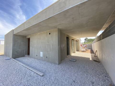 Moradia T3 com piscina e jardim a 5 minutos das Praias