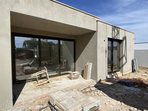 Moradia T3 com piscina e jardim a 5 minutos das Praias