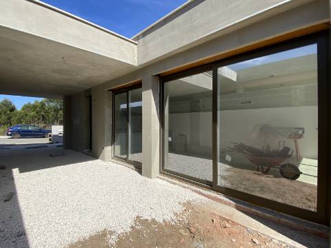 Moradia T3 com piscina e jardim a 5 minutos das Praias