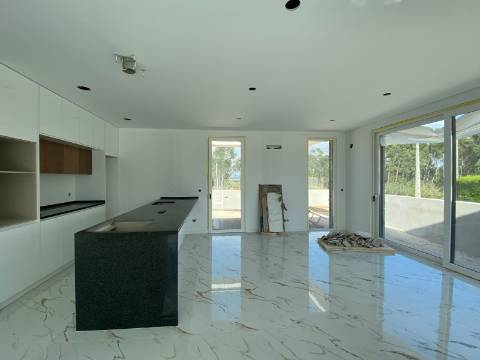 Moradia T3 com piscina e jardim a 5 minutos das Praias