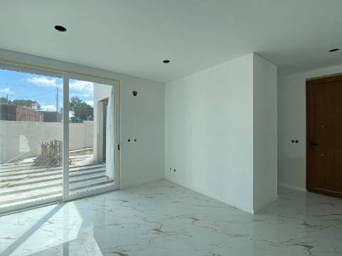 Moradia T3 com piscina e jardim a 5 minutos das Praias