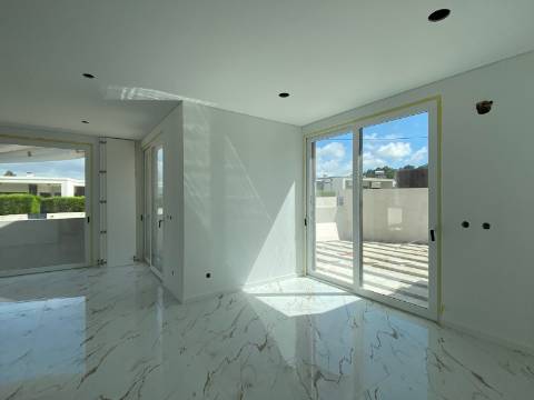 Moradia T3 com piscina e jardim a 5 minutos das Praias