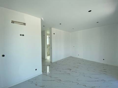 Moradia T3 com piscina e jardim a 5 minutos das Praias