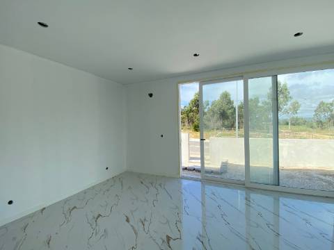 Moradia T3 com piscina e jardim a 5 minutos das Praias