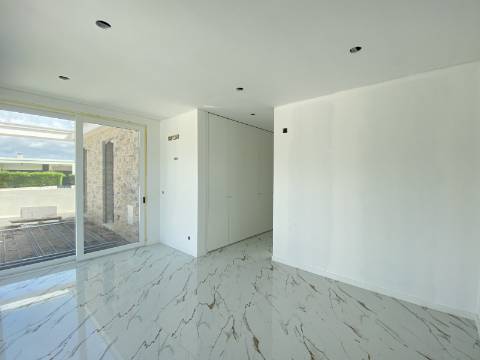 Moradia T3 com piscina e jardim a 5 minutos das Praias