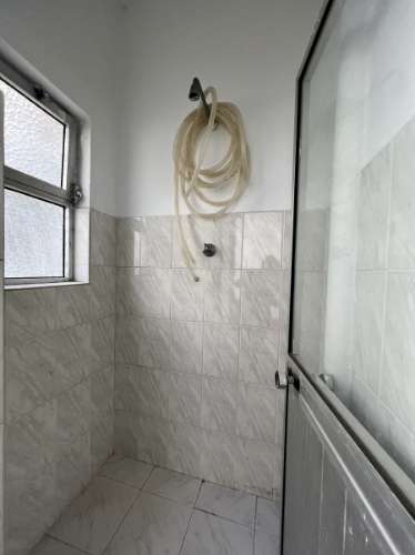 Loja com terraço junto à Alameda