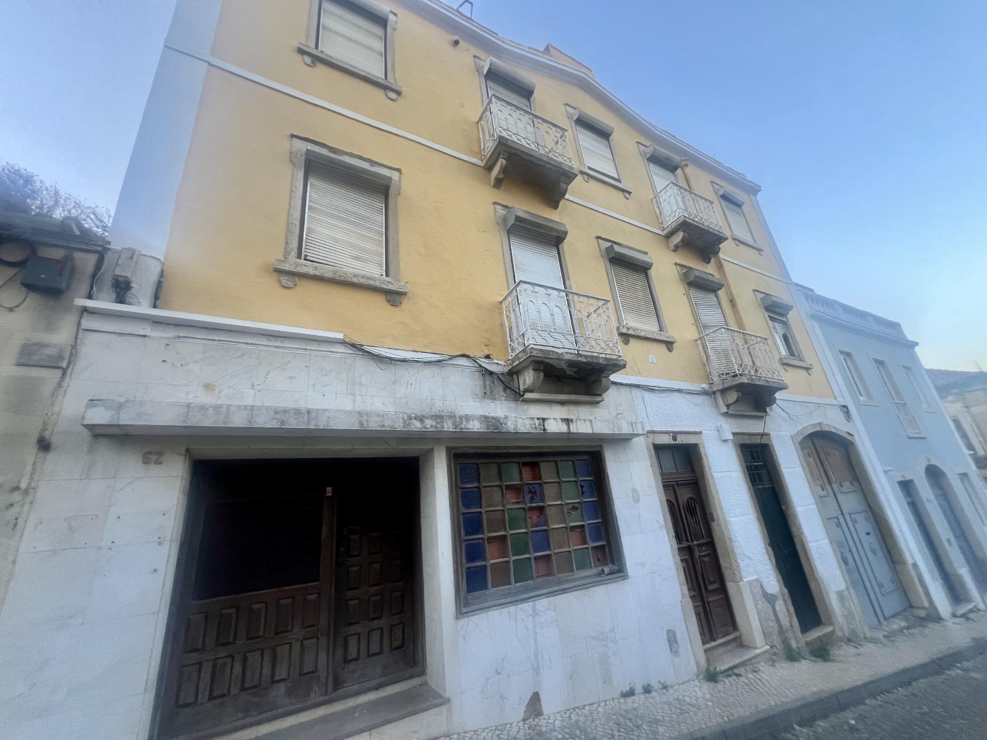 Conjunto de prédios e armazéns para reabilitação em Marvila