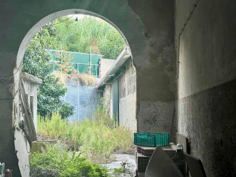 Conjunto de prédios e armazéns para reabilitação em Marvila