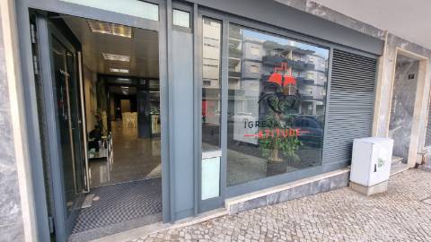 2 Lojas+1 Armazém com excelente taxa de rentabilidade no centro das Caldas da Rainha