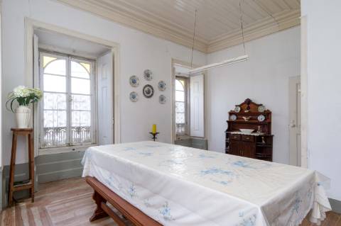 Prédio para renovar junto à praia de São Martinho do Porto