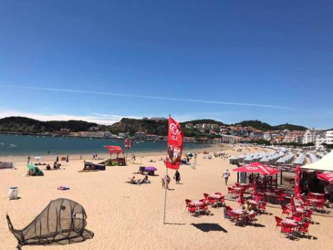 Prédio para renovar junto à praia de São Martinho do Porto