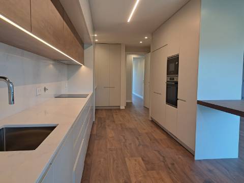 Apartamento T3 Duplex na cidade de Leiria com 3 suítes e vista para a cidade e castelo