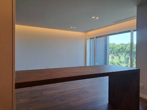 Apartamento T3 Duplex na cidade de Leiria com 3 suítes e vista para a cidade e castelo