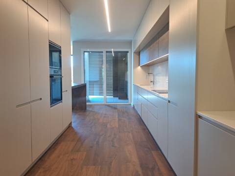 Apartamento T3 Duplex na cidade de Leiria com 3 suítes e vista para a cidade e castelo