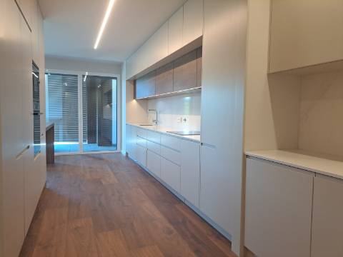 Apartamento T3 Duplex na cidade de Leiria com 3 suítes e vista para a cidade e castelo