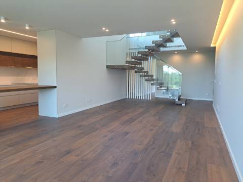 Apartamento T3 Duplex na cidade de Leiria com 3 suítes e vista para a cidade e castelo