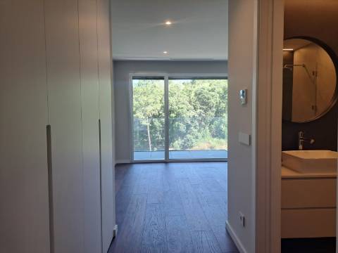 Apartamento T3 Duplex na cidade de Leiria com 3 suítes e vista para a cidade e castelo