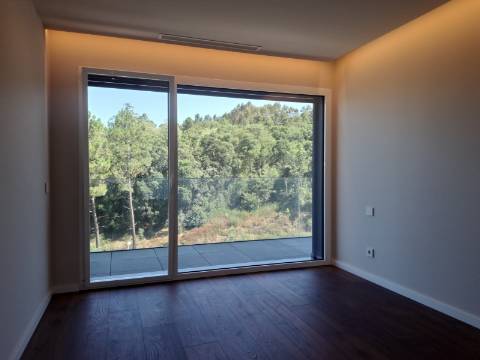 Apartamento T3 Duplex na cidade de Leiria com 3 suítes e vista para a cidade e castelo