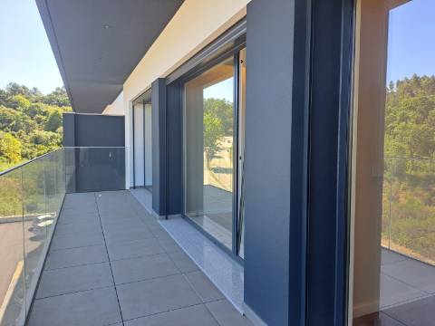 Apartamento T3 Duplex na cidade de Leiria com 3 suítes e vista para a cidade e castelo