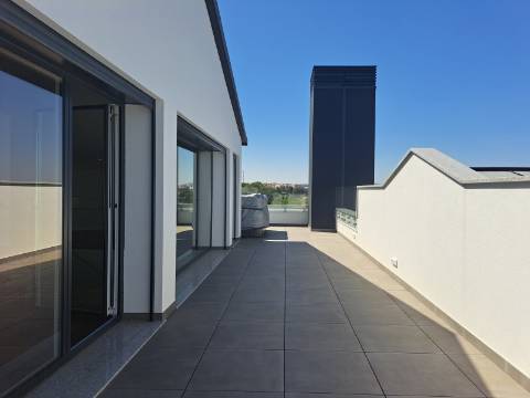 Apartamento T3 Duplex na cidade de Leiria com 3 suítes e vista para a cidade e castelo