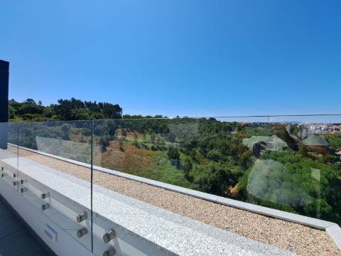 Apartamento T3 Duplex na cidade de Leiria com 3 suítes e vista para a cidade e castelo