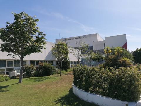 2 Moradias junto ao Polo Universitário da Ajuda