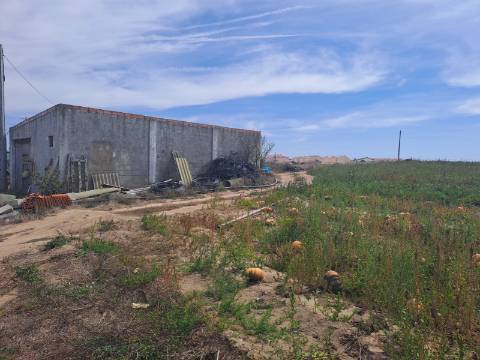 Terreno rústico com 26 400m² no Lugar da Estrada, Atouguia da Baleia