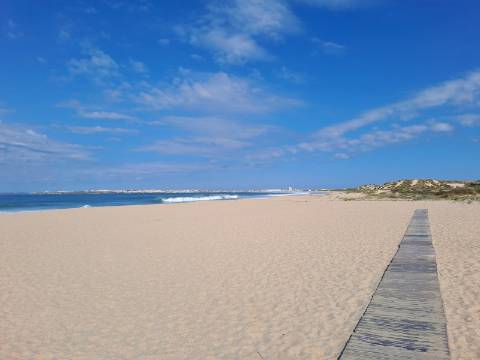 Terreno rústico com 26 400m² no Lugar da Estrada, Atouguia da Baleia