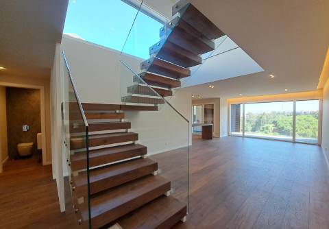 Apartamento T3 Duplex na cidade de Leiria com 3 suítes e vista para a cidade e castelo