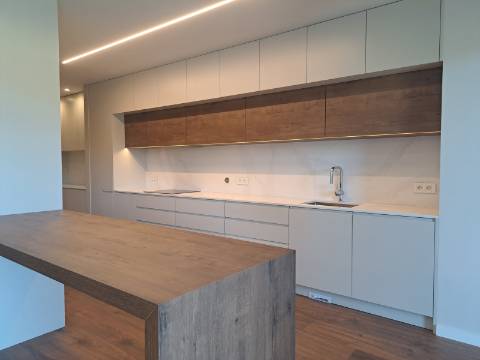 Apartamento T3 Duplex na cidade de Leiria com 3 suítes e vista para a cidade e castelo