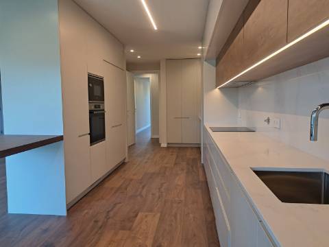 Apartamento T3 Duplex na cidade de Leiria com 3 suítes e vista para a cidade e castelo