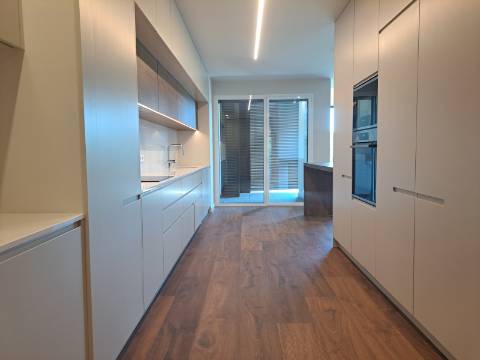 Apartamento T3 Duplex na cidade de Leiria com 3 suítes e vista para a cidade e castelo