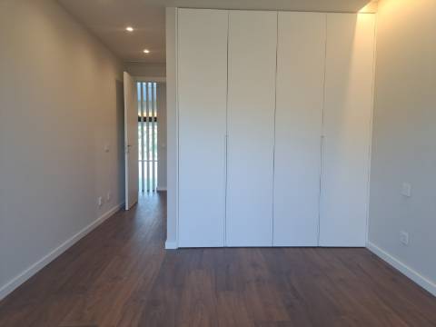 Apartamento T3 Duplex na cidade de Leiria com 3 suítes e vista para a cidade e castelo