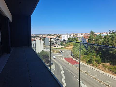 Apartamento T3 Duplex na cidade de Leiria com 3 suítes e vista para a cidade e castelo
