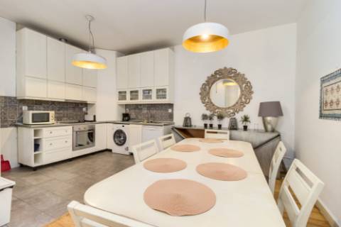 Apartamento T3 cheio de charme em plena Baixa Lisboeta