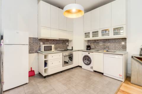 Apartamento T3 cheio de charme em plena Baixa Lisboeta