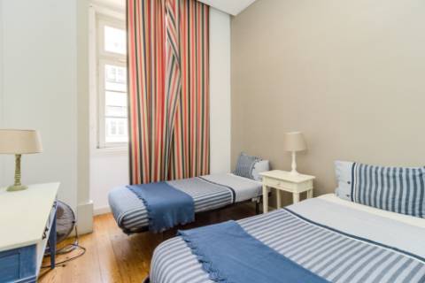 Apartamento T3 cheio de charme em plena Baixa Lisboeta