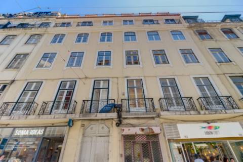 Apartamento T3 cheio de charme em plena Baixa Lisboeta