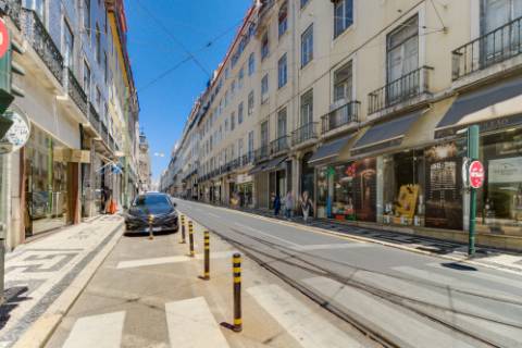 Apartamento T3 cheio de charme em plena Baixa Lisboeta