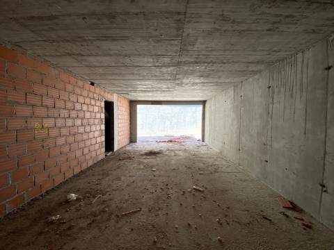 Moradia T2 com garagem e piscina junto à praia