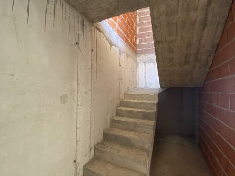 Moradia T2 com garagem e piscina junto à praia