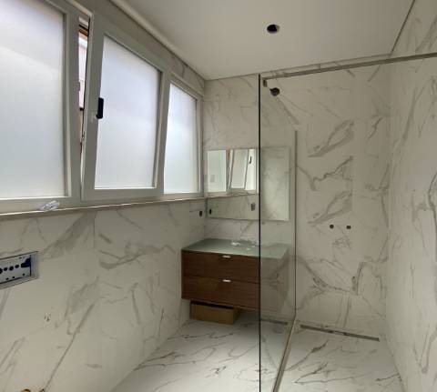 Moradia T2 com garagem e piscina junto à praia