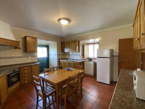 Moradia equipada e mobilada para arrendamento