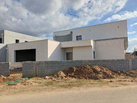 Moradia V4 Contemporânea, a 2 Minutos do Mosteiro da Batalha