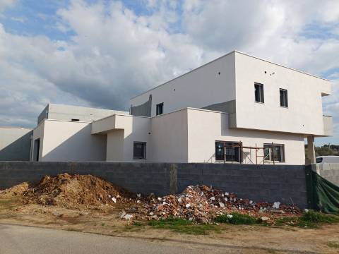 Moradia V4 Contemporânea, a 2 Minutos do Mosteiro da Batalha