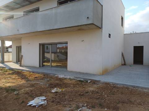 Moradia V4 Contemporânea, a 2 Minutos do Mosteiro da Batalha