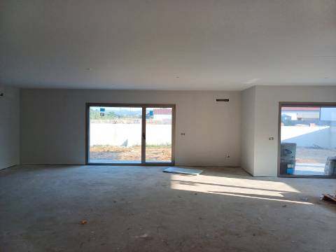 Moradia V4 Contemporânea, a 2 Minutos do Mosteiro da Batalha