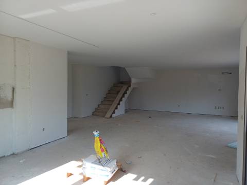 Moradia V4 Contemporânea, a 2 Minutos do Mosteiro da Batalha