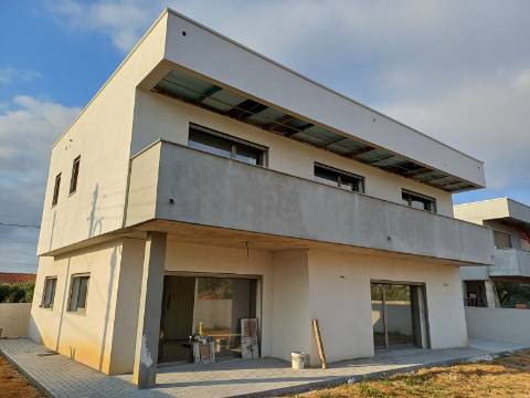 Moradia V4 Contemporânea, a 2 Minutos do Mosteiro da Batalha